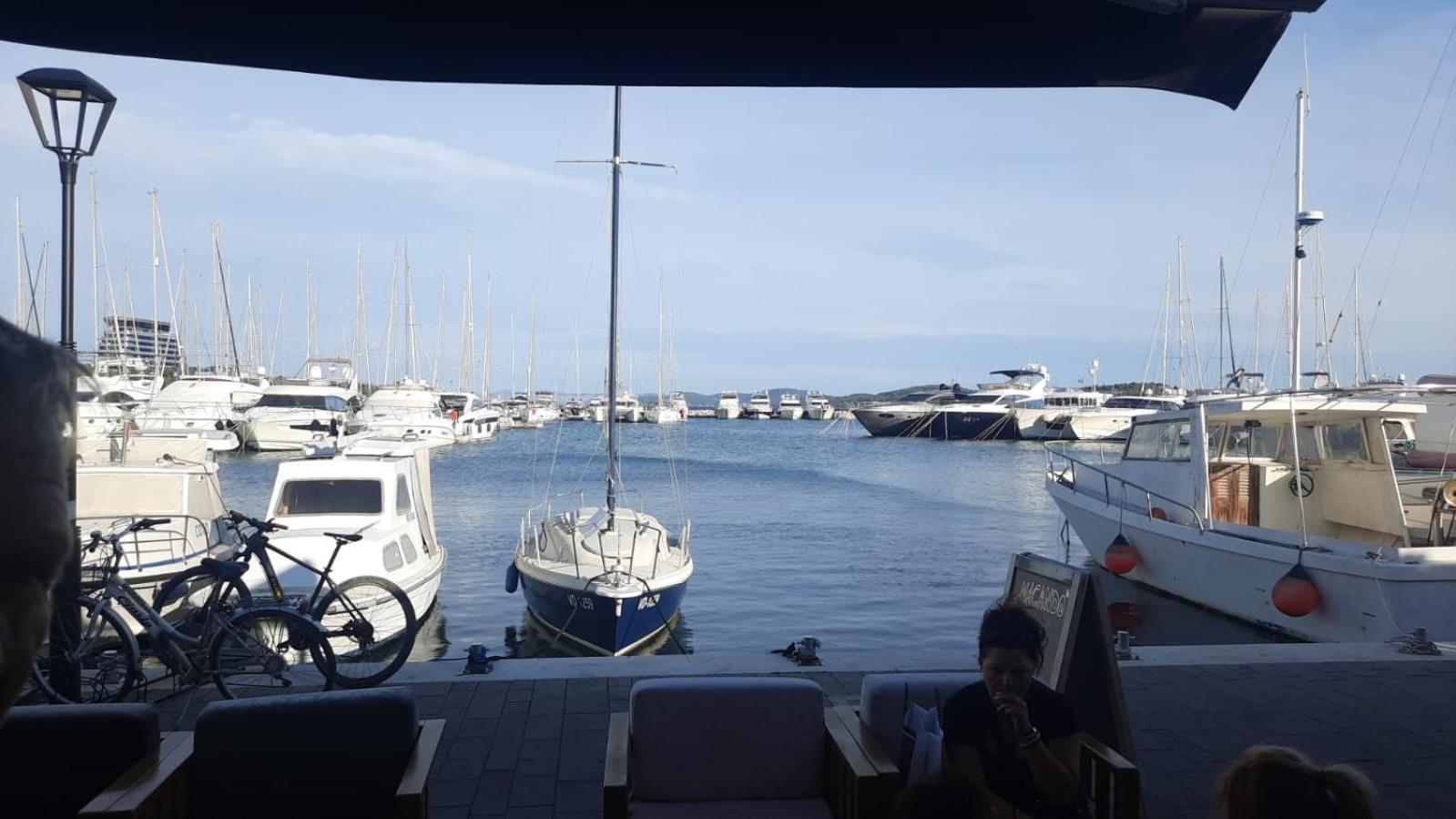Apartmani Linda Vodice Eksteriør bilde